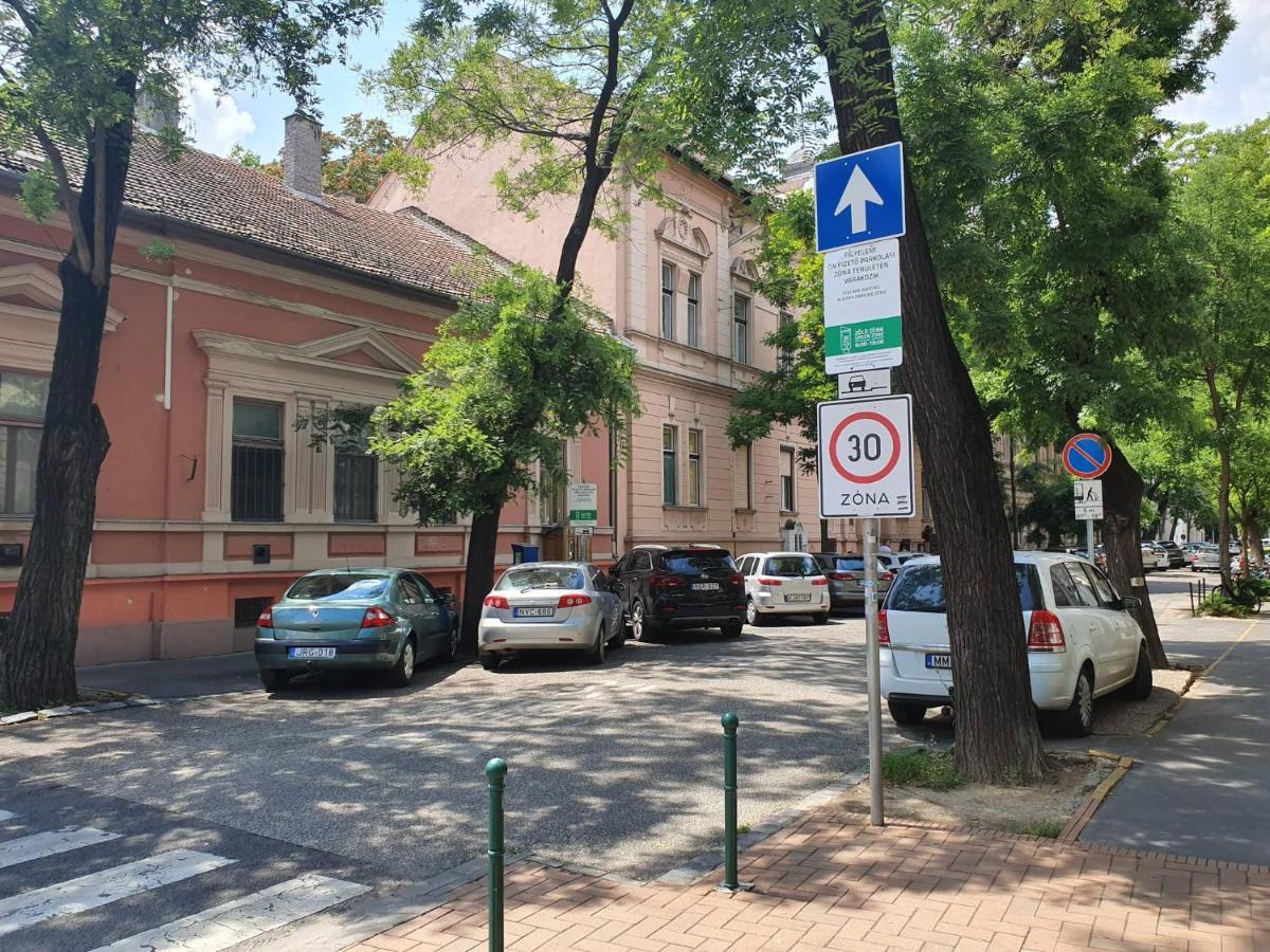 Pompar Belvarosi Apartman سيغيد المظهر الخارجي الصورة